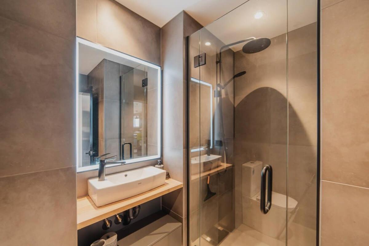 Penthouse Perfection - 2Br Elegance On Worcester St Christchurch Exterior photo