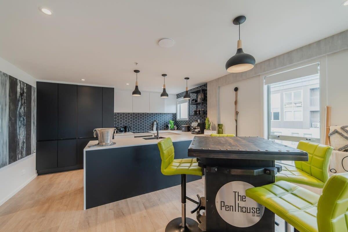 Penthouse Perfection - 2Br Elegance On Worcester St Christchurch Exterior photo