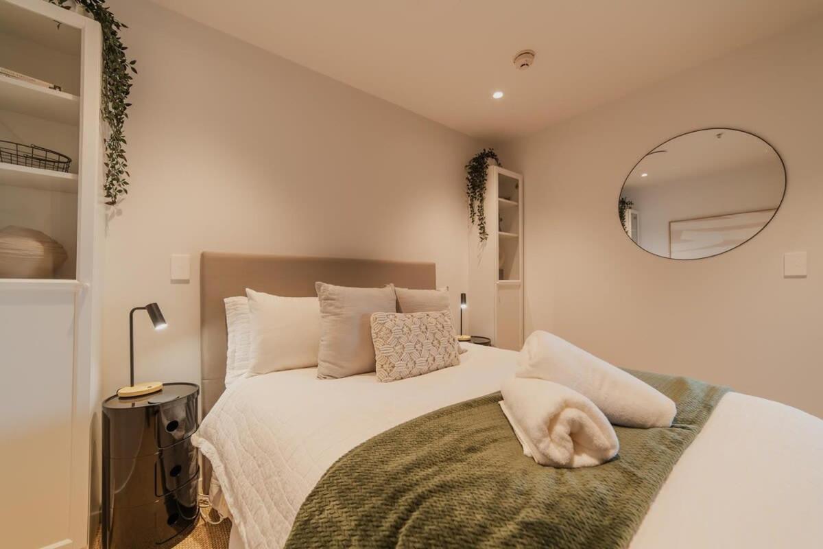 Penthouse Perfection - 2Br Elegance On Worcester St Christchurch Exterior photo