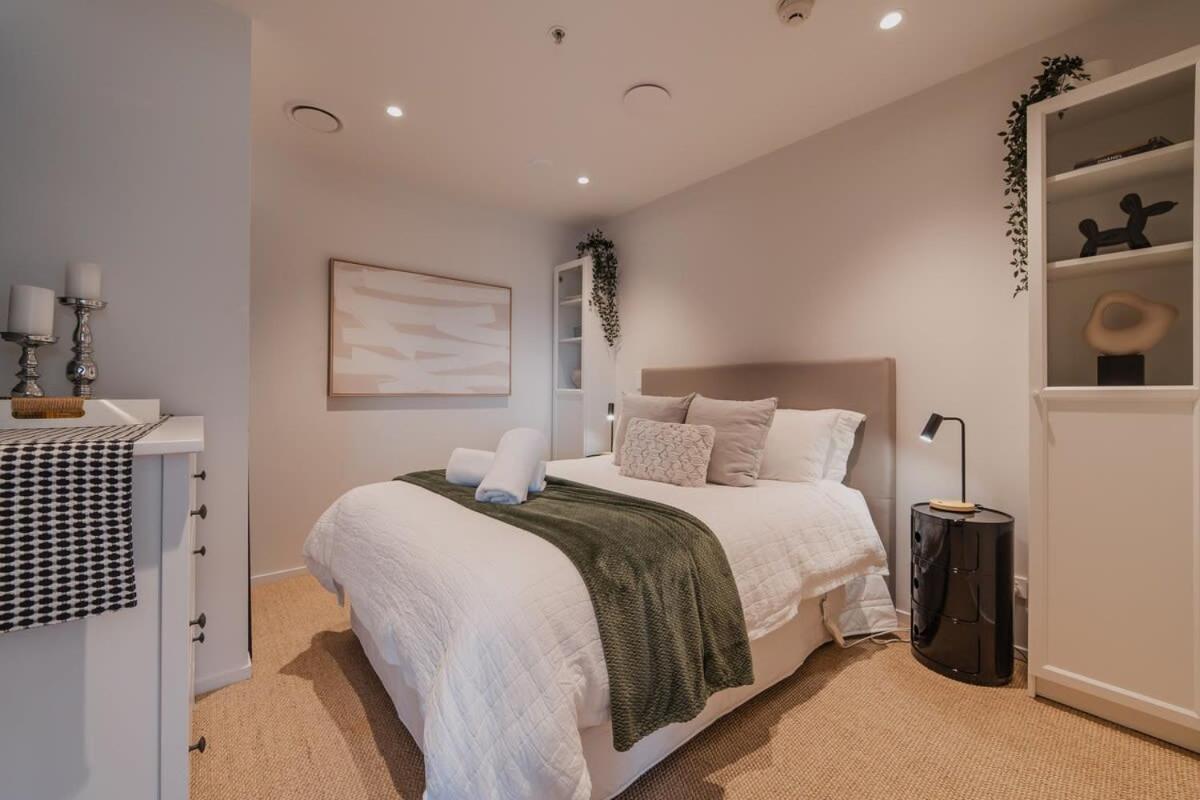 Penthouse Perfection - 2Br Elegance On Worcester St Christchurch Exterior photo