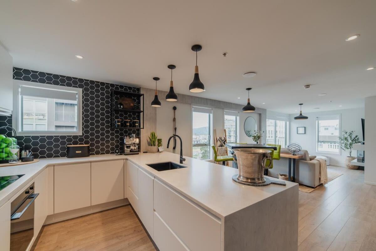 Penthouse Perfection - 2Br Elegance On Worcester St Christchurch Exterior photo
